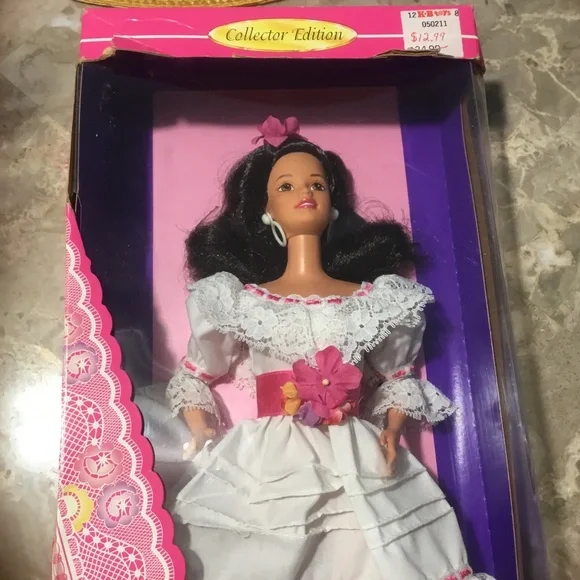 Puerto Rican Barbie (Dolls of the World Collection) 1996 - Picture 2 of 9